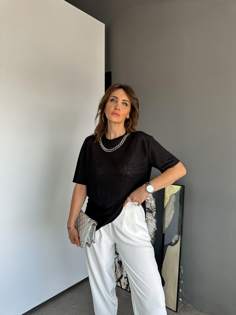 Siyah Zincir Kolyeli Tshirt