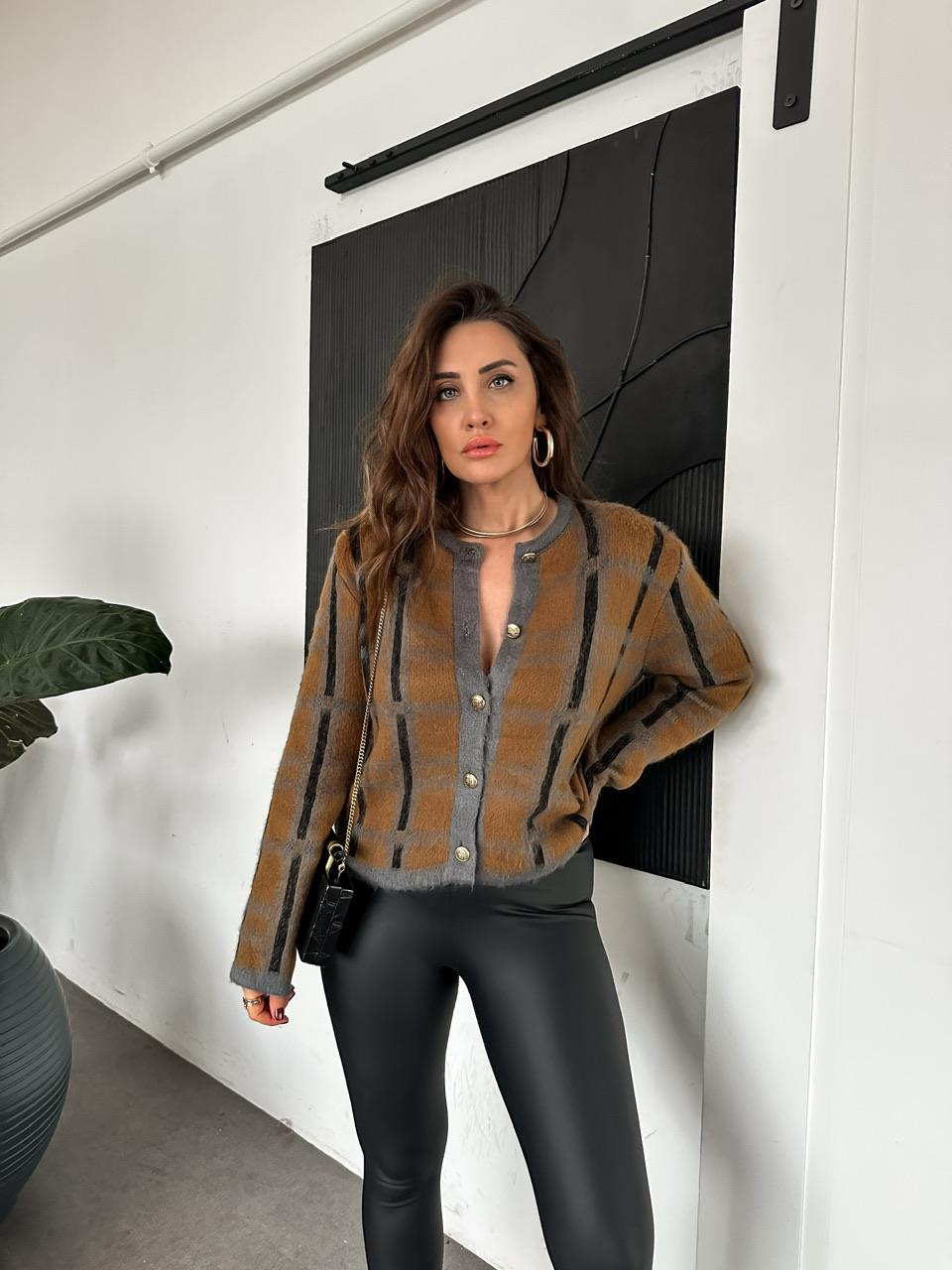 Taba Şeritli Gold Düğmeli Hırka