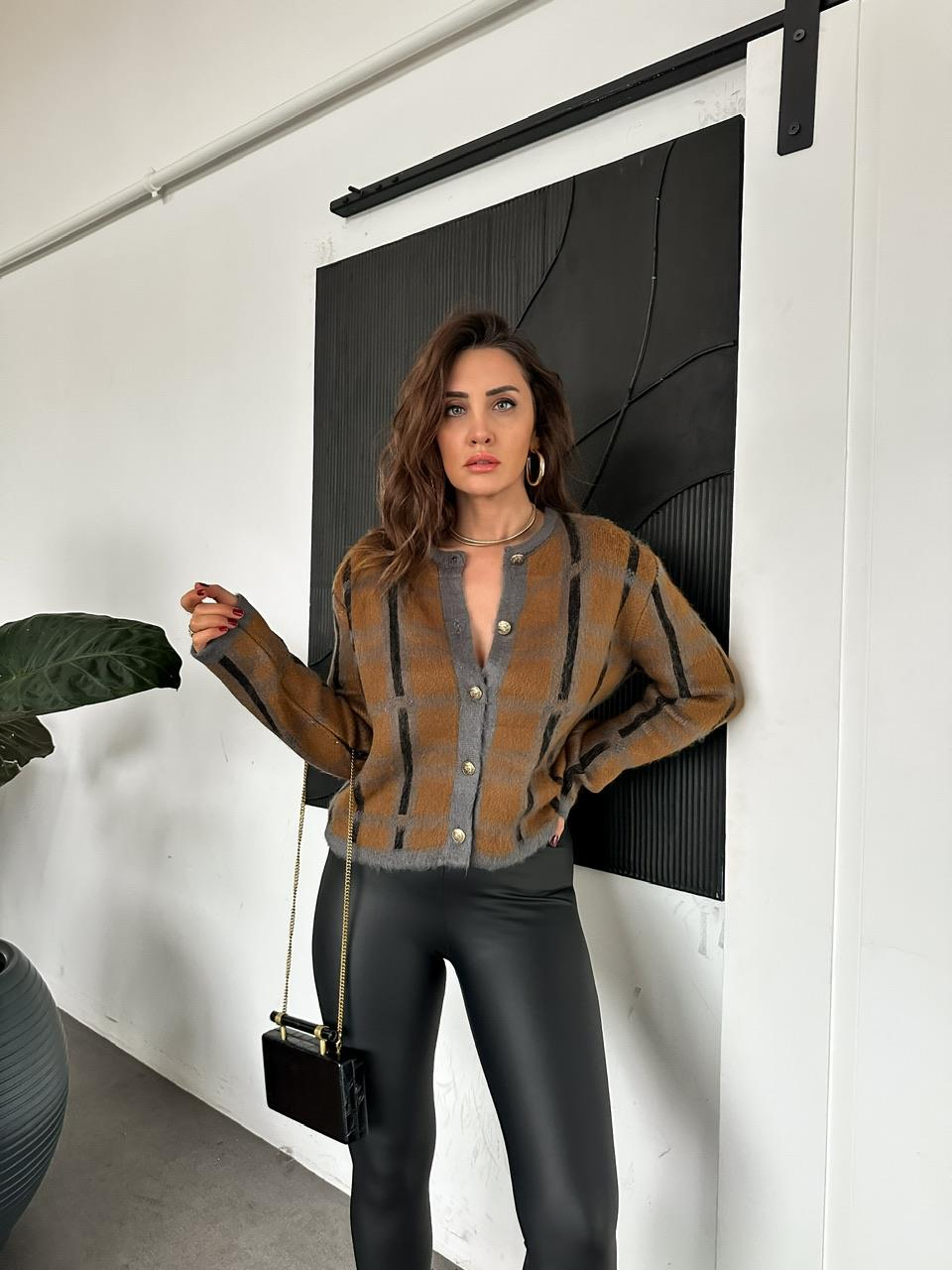 Taba Şeritli Gold Düğmeli Hırka
