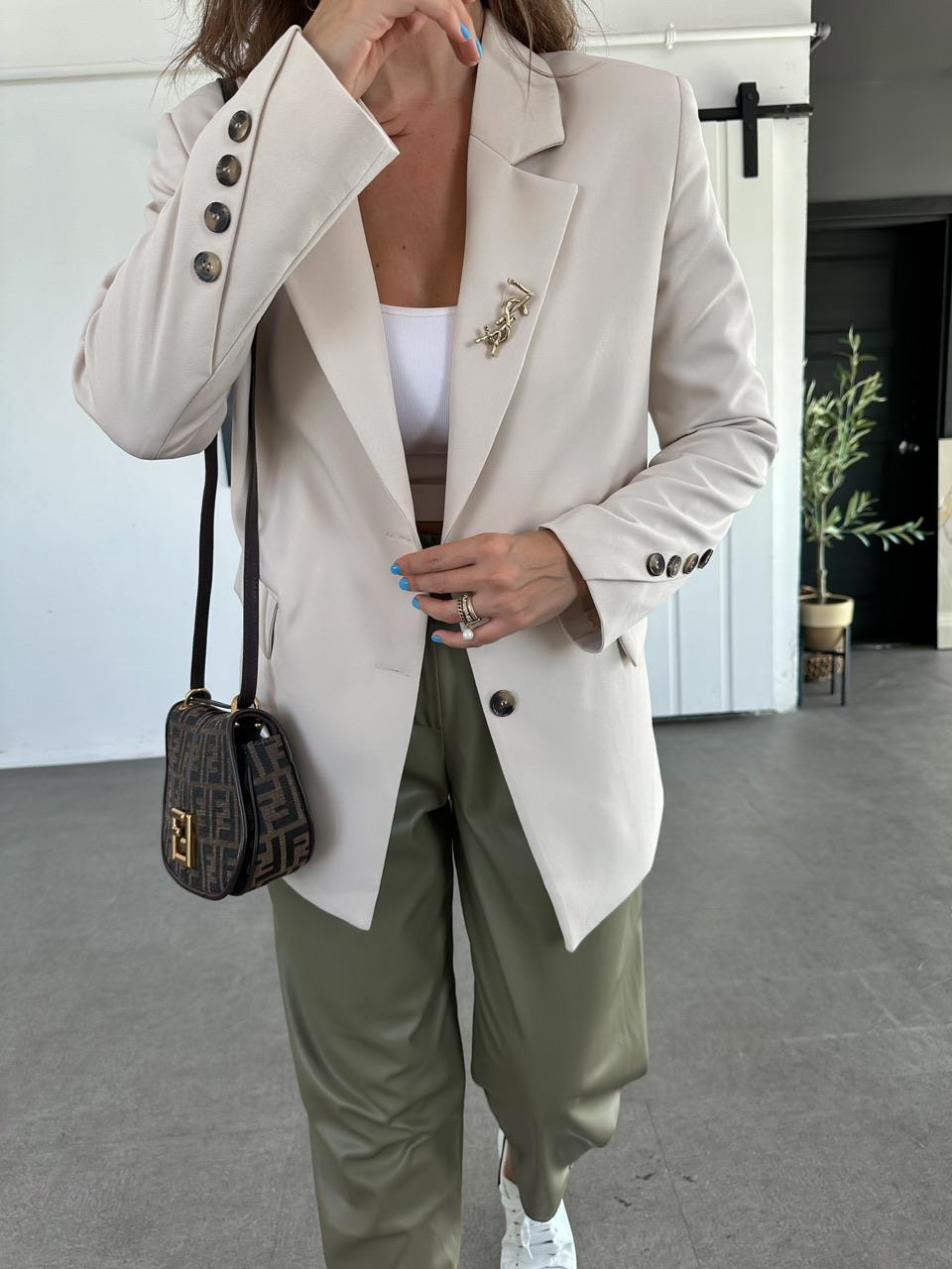 Taş Asimetrik Düğmeli Blazer Ceket