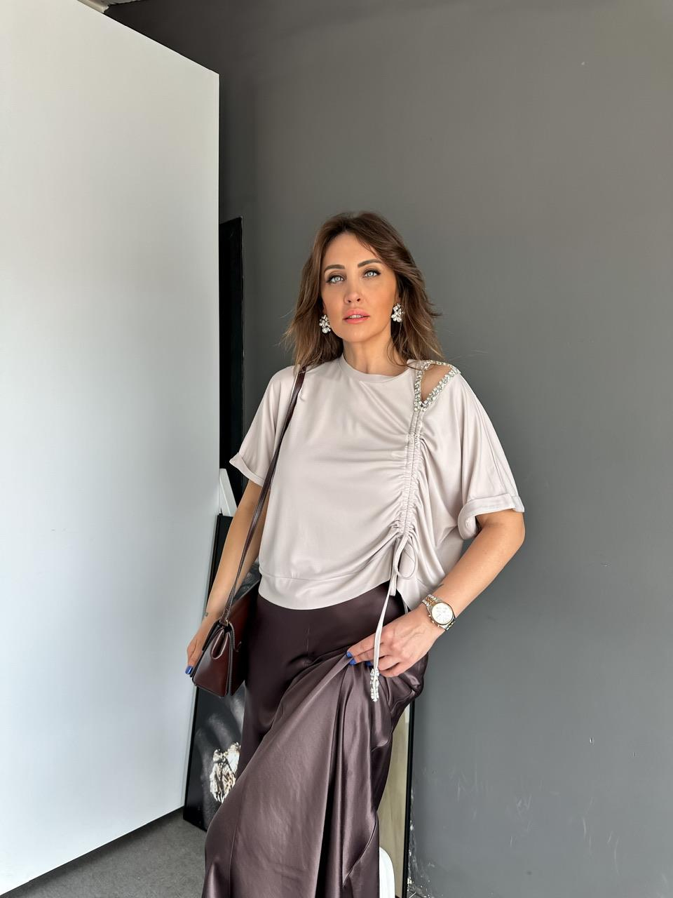 Taş Omzu Taşlı Büzgülü Tshirt