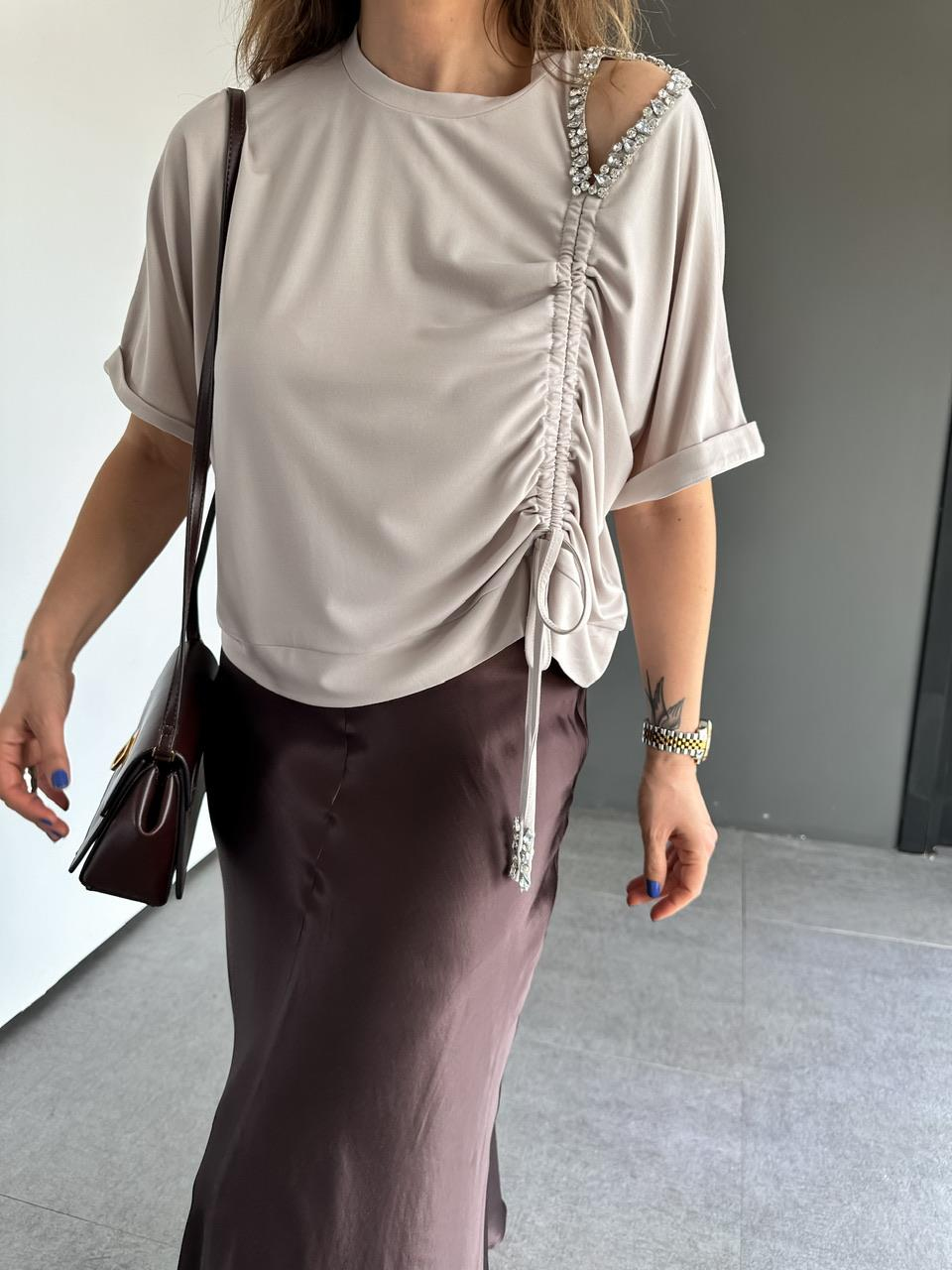 Taş Omzu Taşlı Büzgülü Tshirt