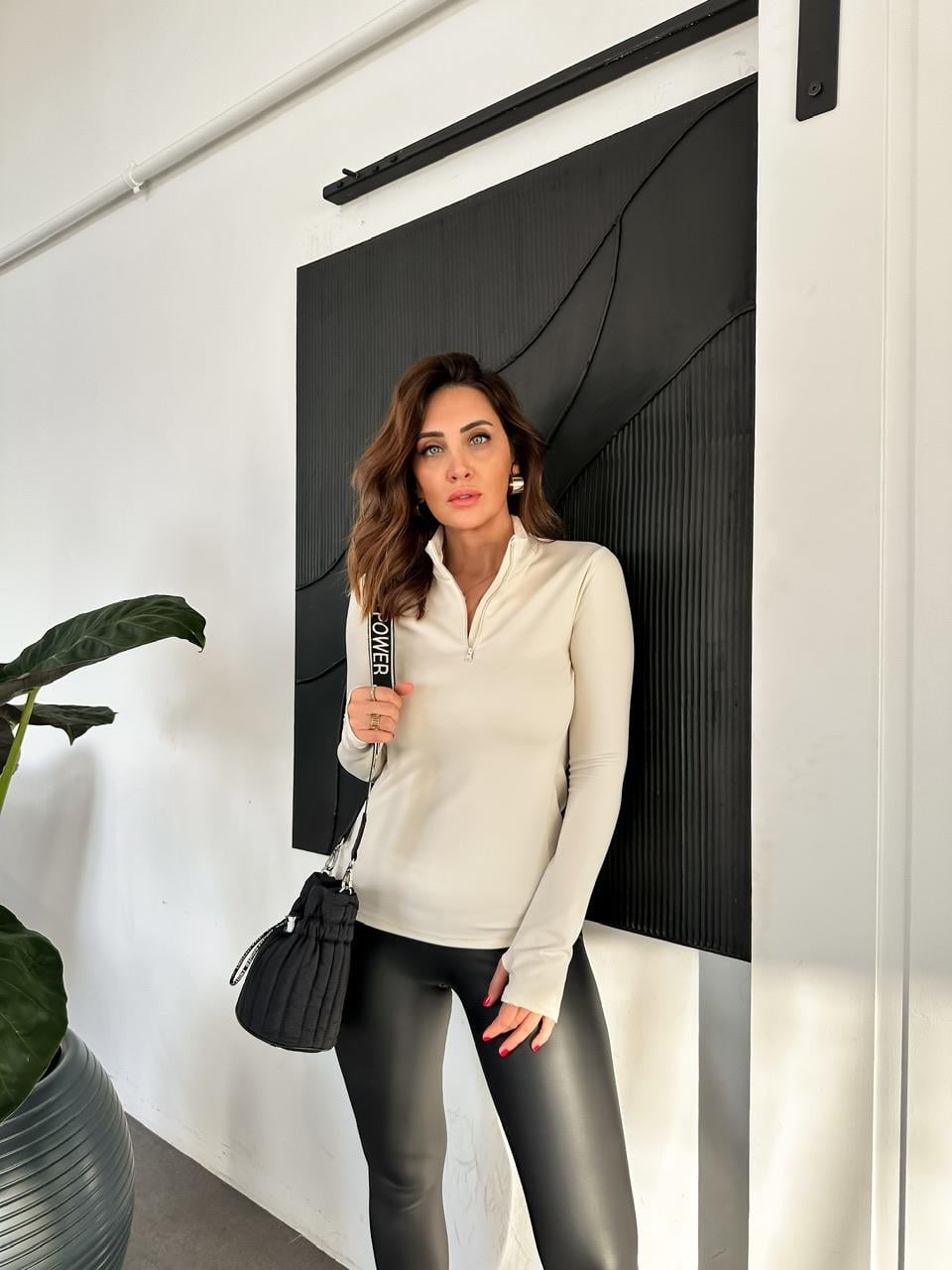 Taş Parmak Detaylı Likralı Sweatshirt