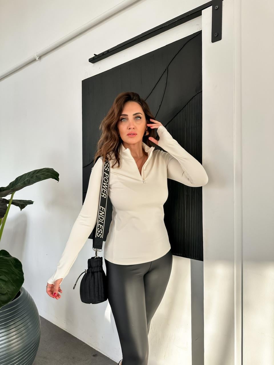 Taş Parmak Detaylı Likralı Sweatshirt
