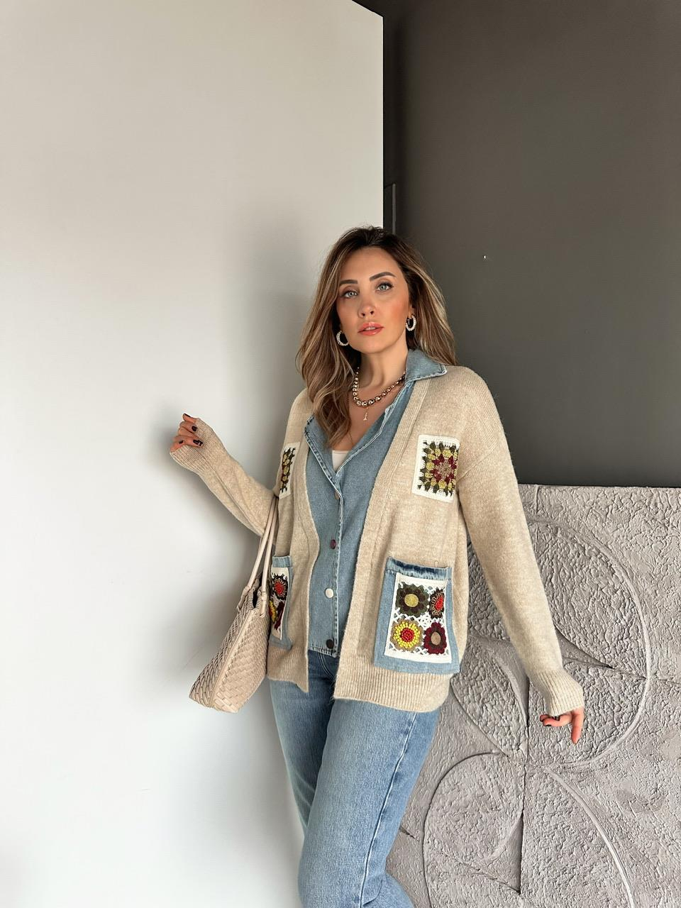 Taş Patchwork Nakışlı Kot Parçalı Hırka
