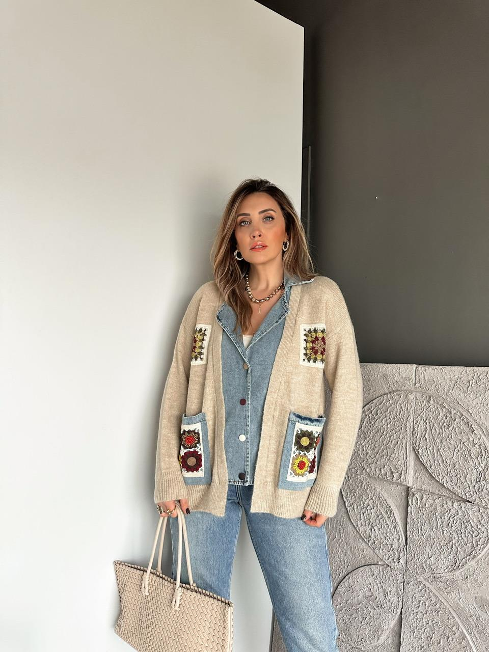 Taş Patchwork Nakışlı Kot Parçalı Hırka