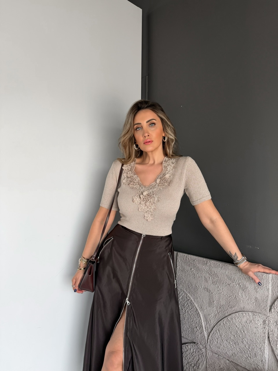 Taş Yakası Çiçekli Kısa Kollu Triko