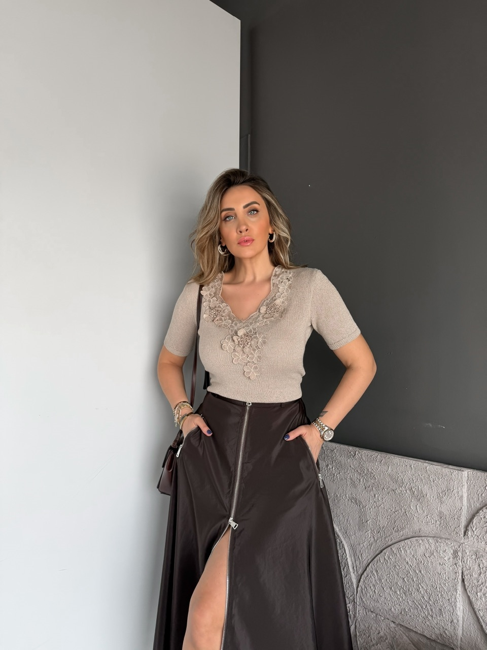 Taş Yakası Çiçekli Kısa Kollu Triko