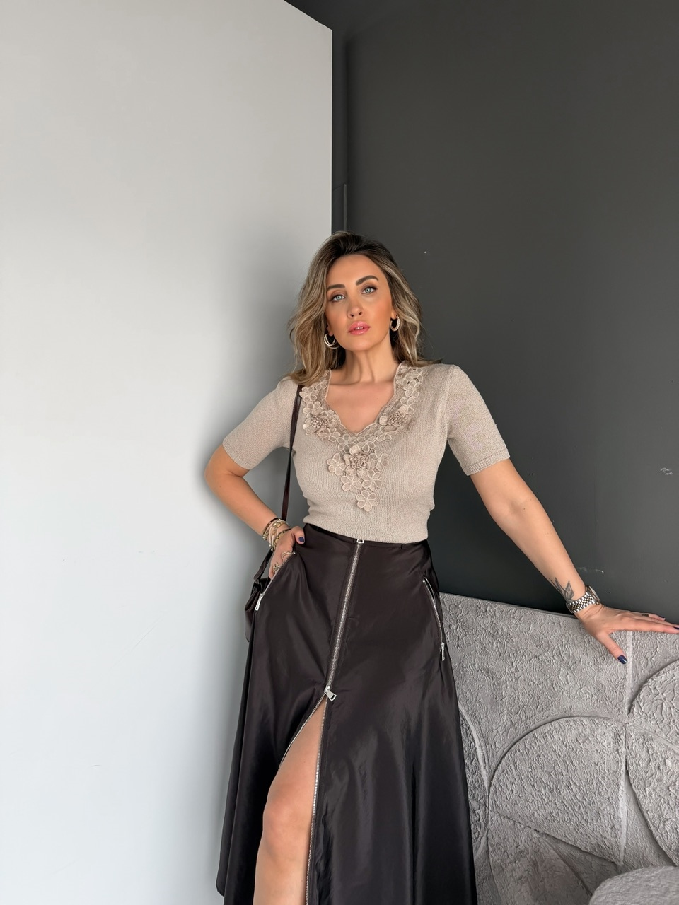 Taş Yakası Çiçekli Kısa Kollu Triko