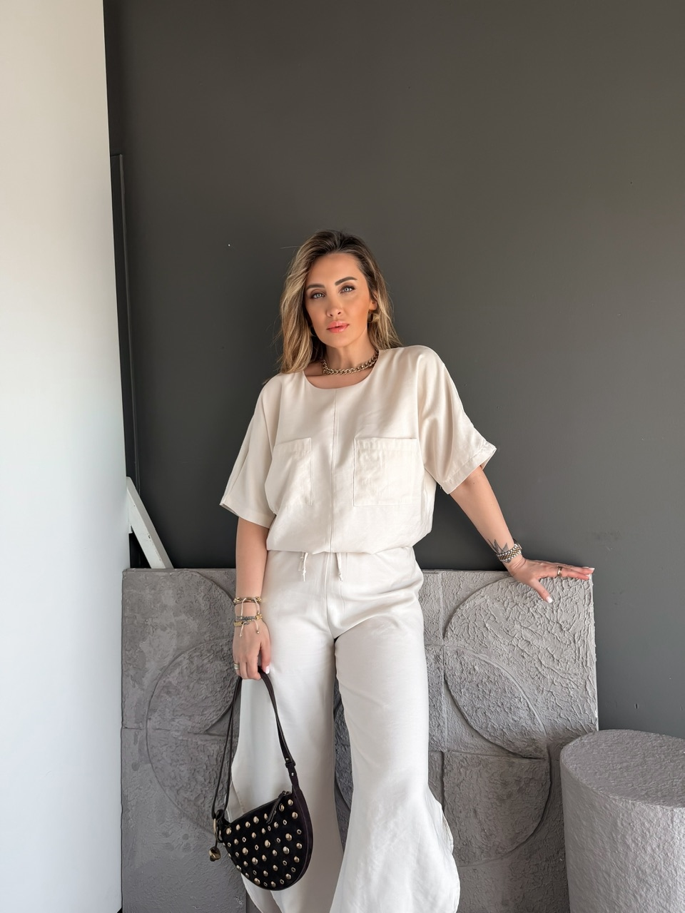 Taş Yırtmaç Detaylı Beli Büzgülü Takım