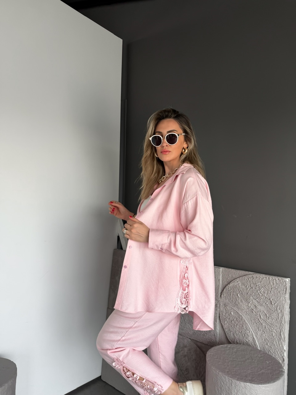 Toz Pembe Dantelli Gömlek Pantolon Takım