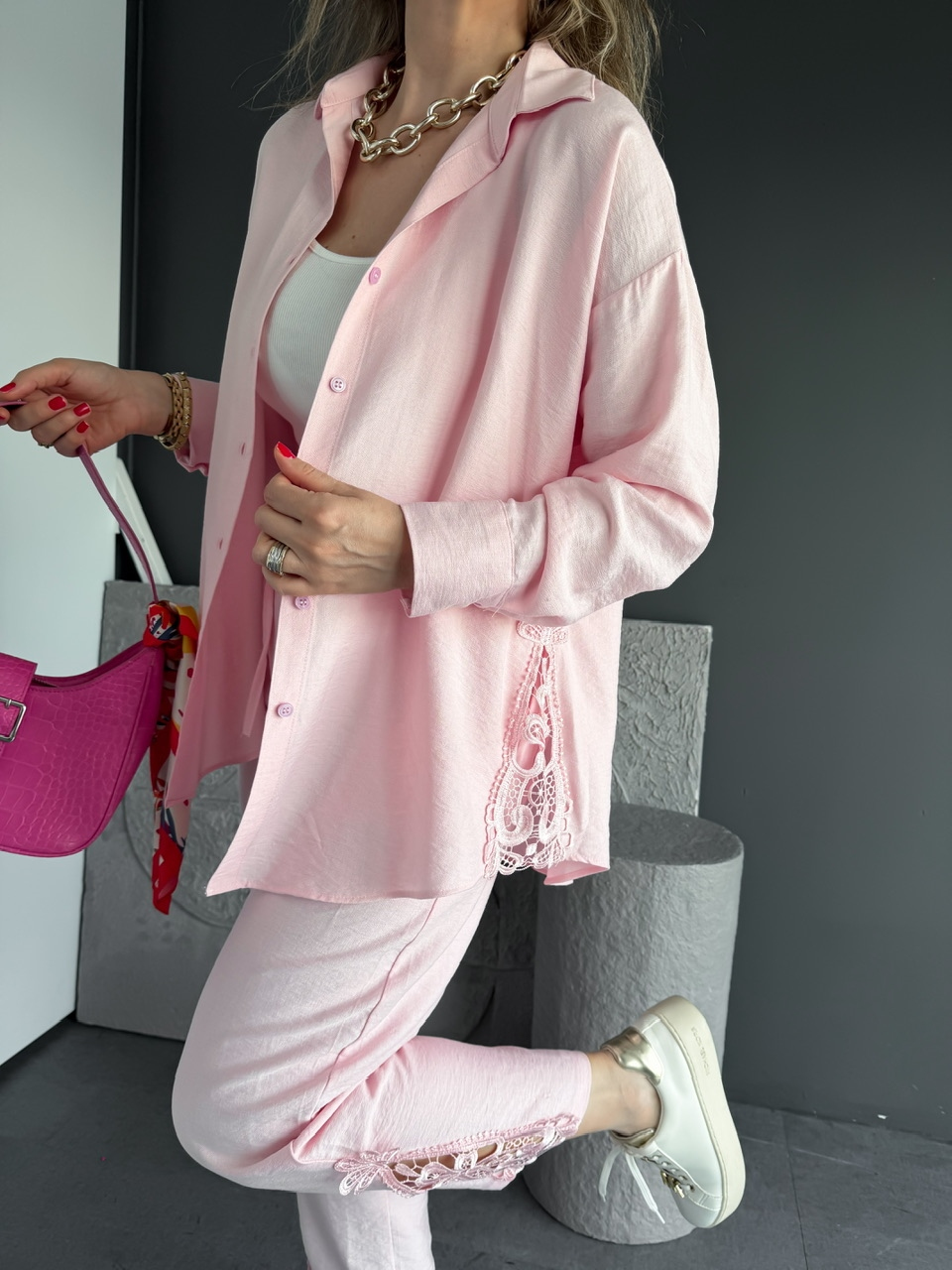 Toz Pembe Dantelli Gömlek Pantolon Takım