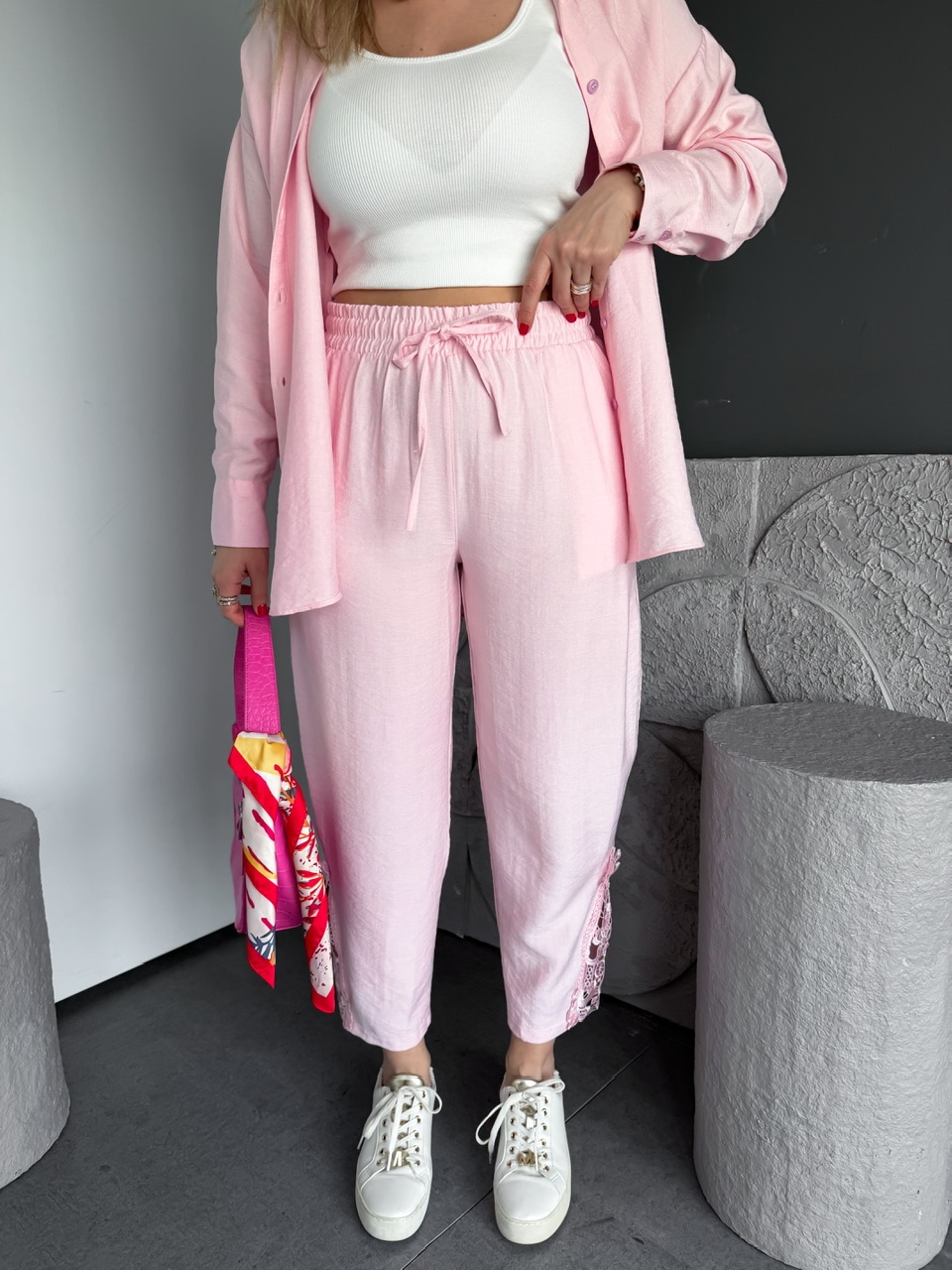 Toz Pembe Dantelli Gömlek Pantolon Takım