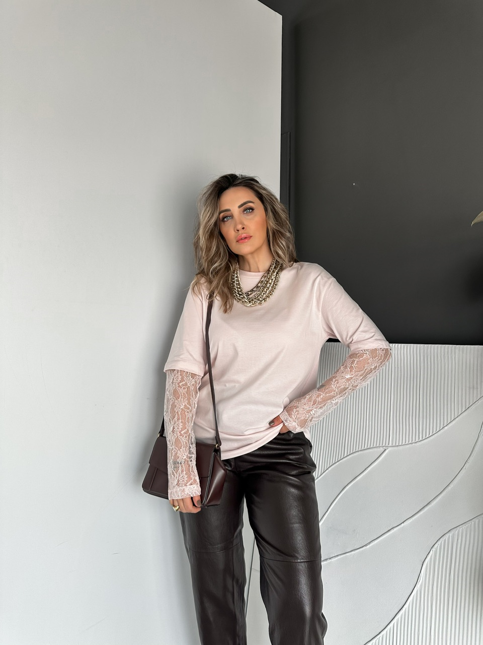 Toz Pembe Kolları Dantelli Orijinal Tshirt