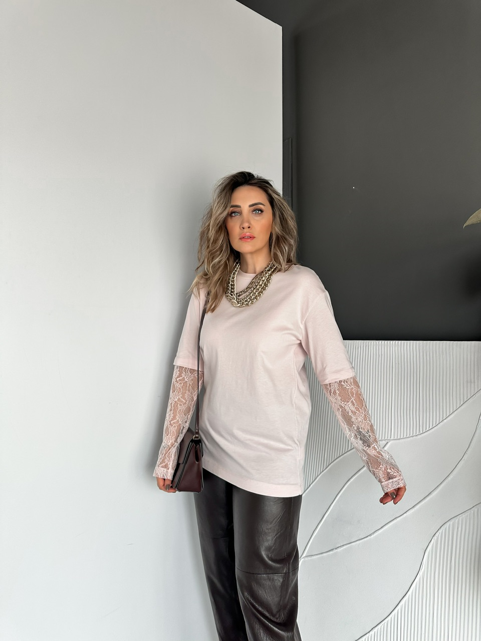 Toz Pembe Kolları Dantelli Orijinal Tshirt