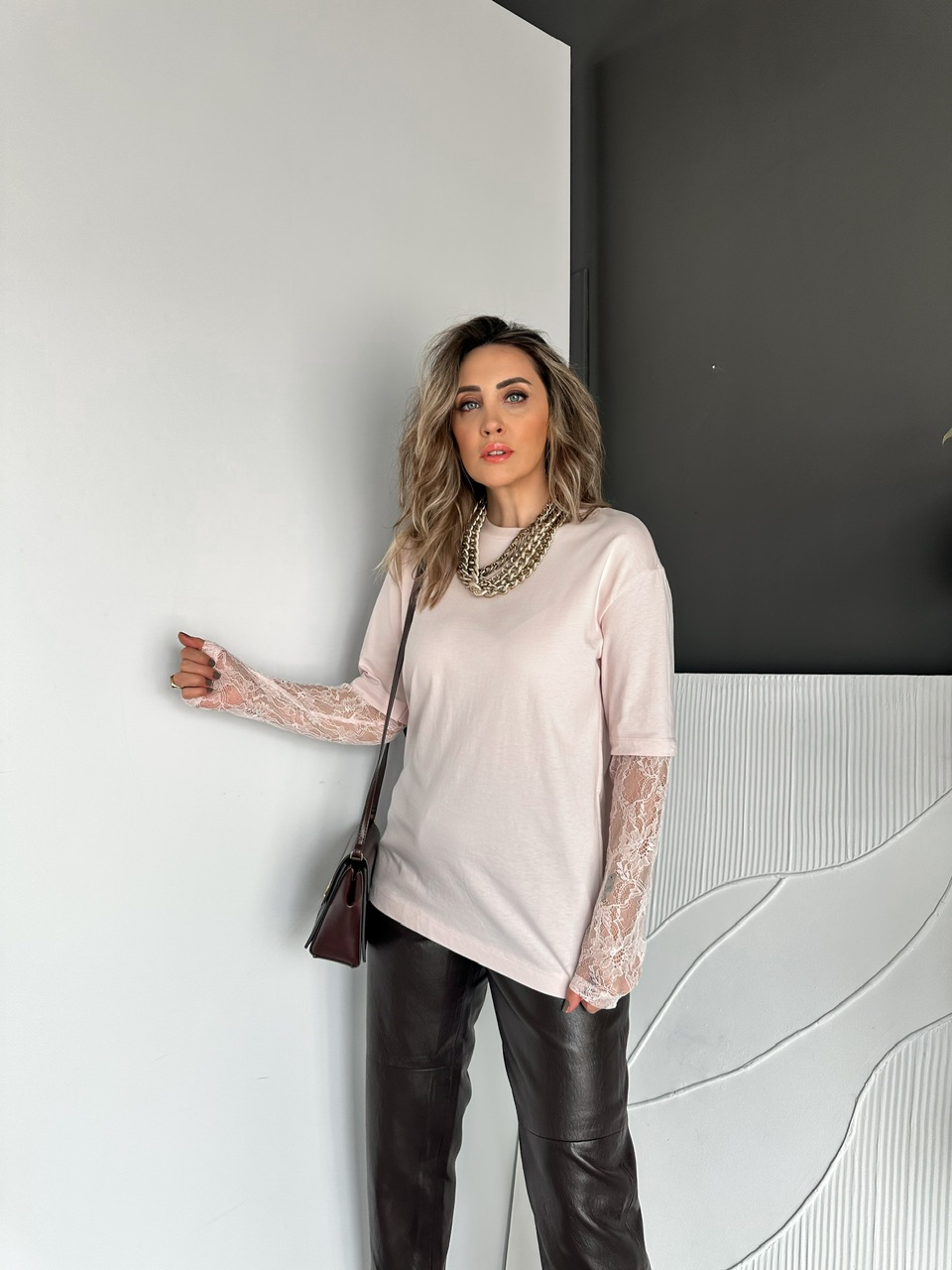 Toz Pembe Kolları Dantelli Orijinal Tshirt