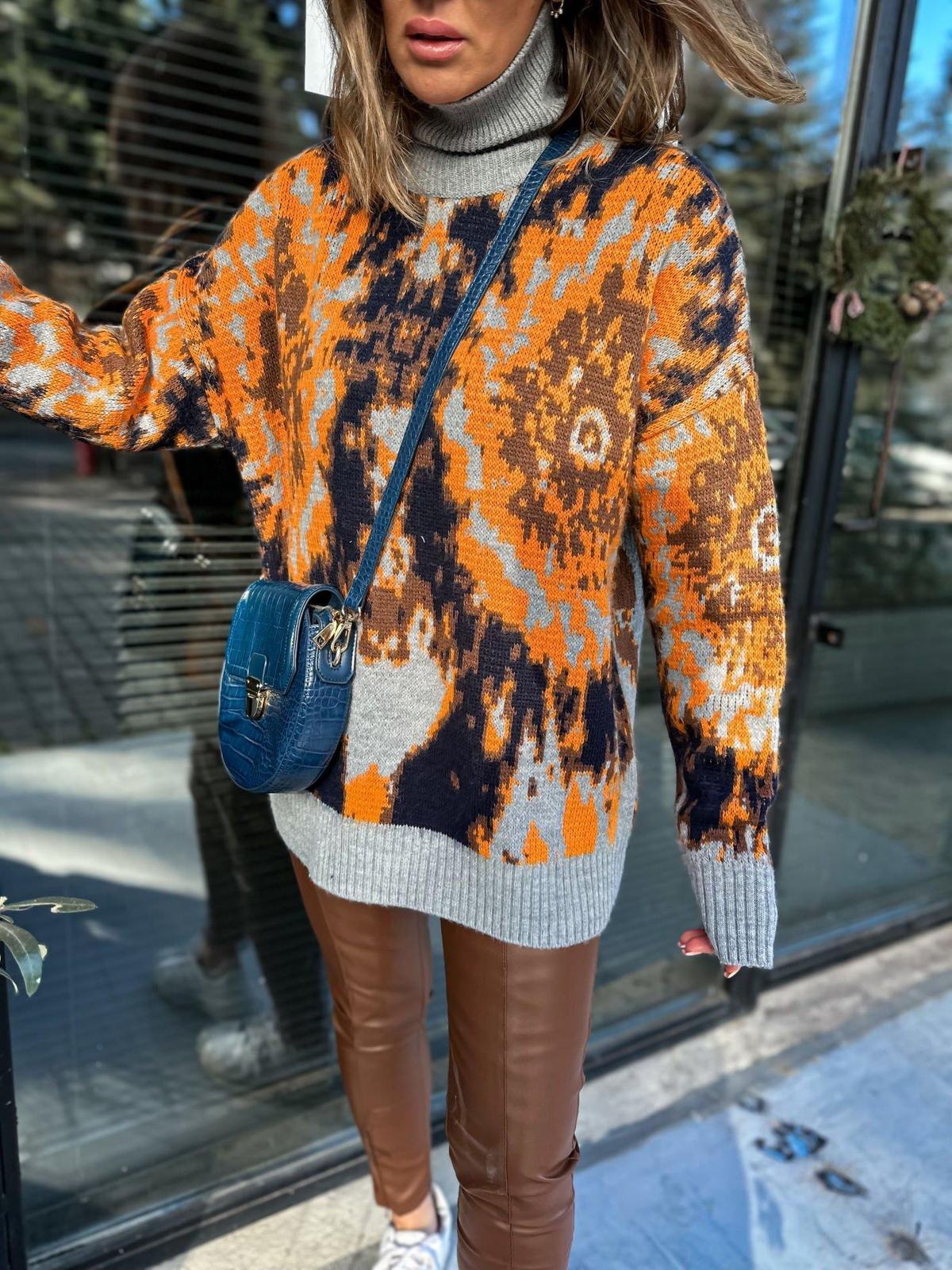 Turuncu Lacivert Batik Desenli Kazak