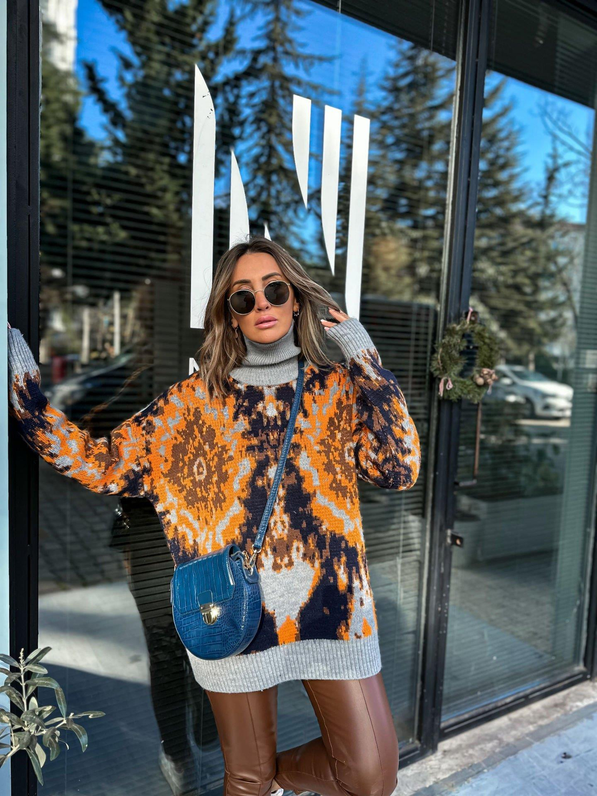 Turuncu Lacivert Batik Desenli Kazak