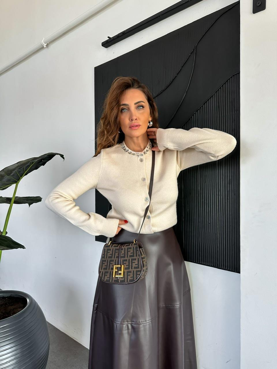 Vanilya Yakası Taşlı Uzun Kollu Hırka