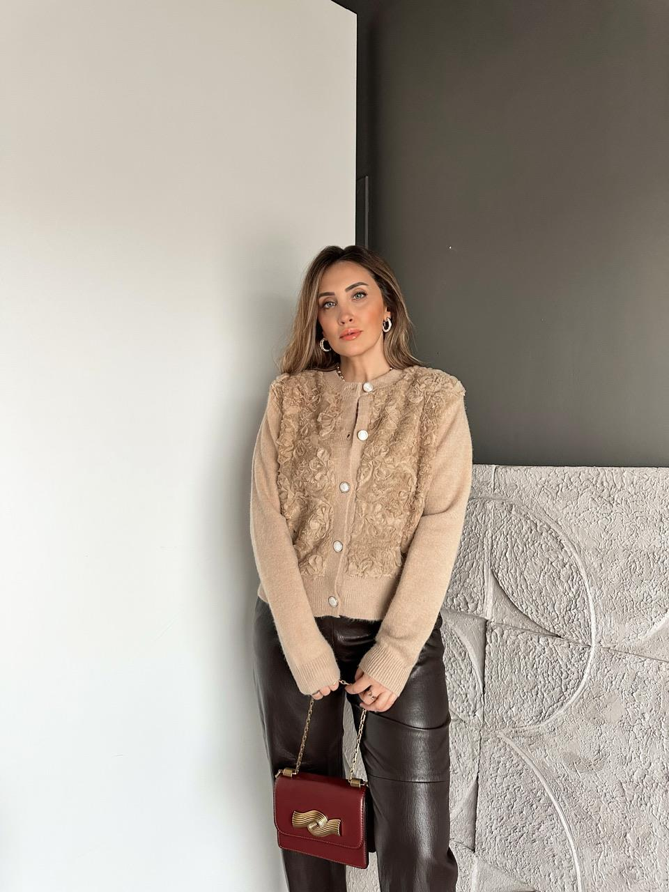 Vizon Çiçekli Kürklü Sedef Düğmeli Hırka