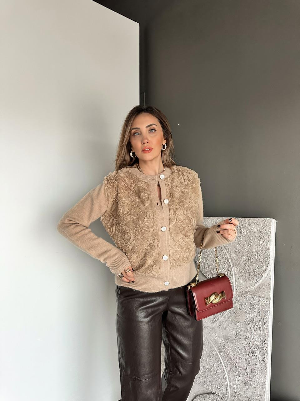 Vizon Çiçekli Kürklü Sedef Düğmeli Hırka
