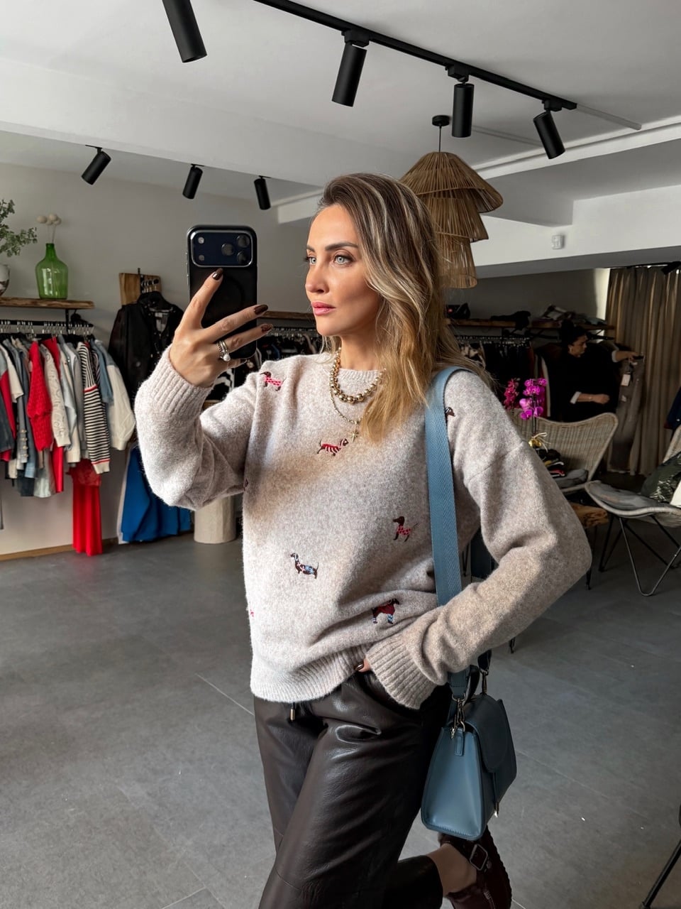 Vizon Köpek Nakış İşlemeli Kazak
