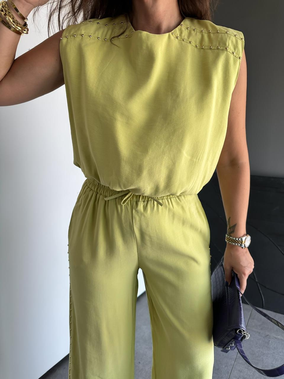 Yağ Yeşili Pantolon Ve Bluzlu Zımbalı Takım