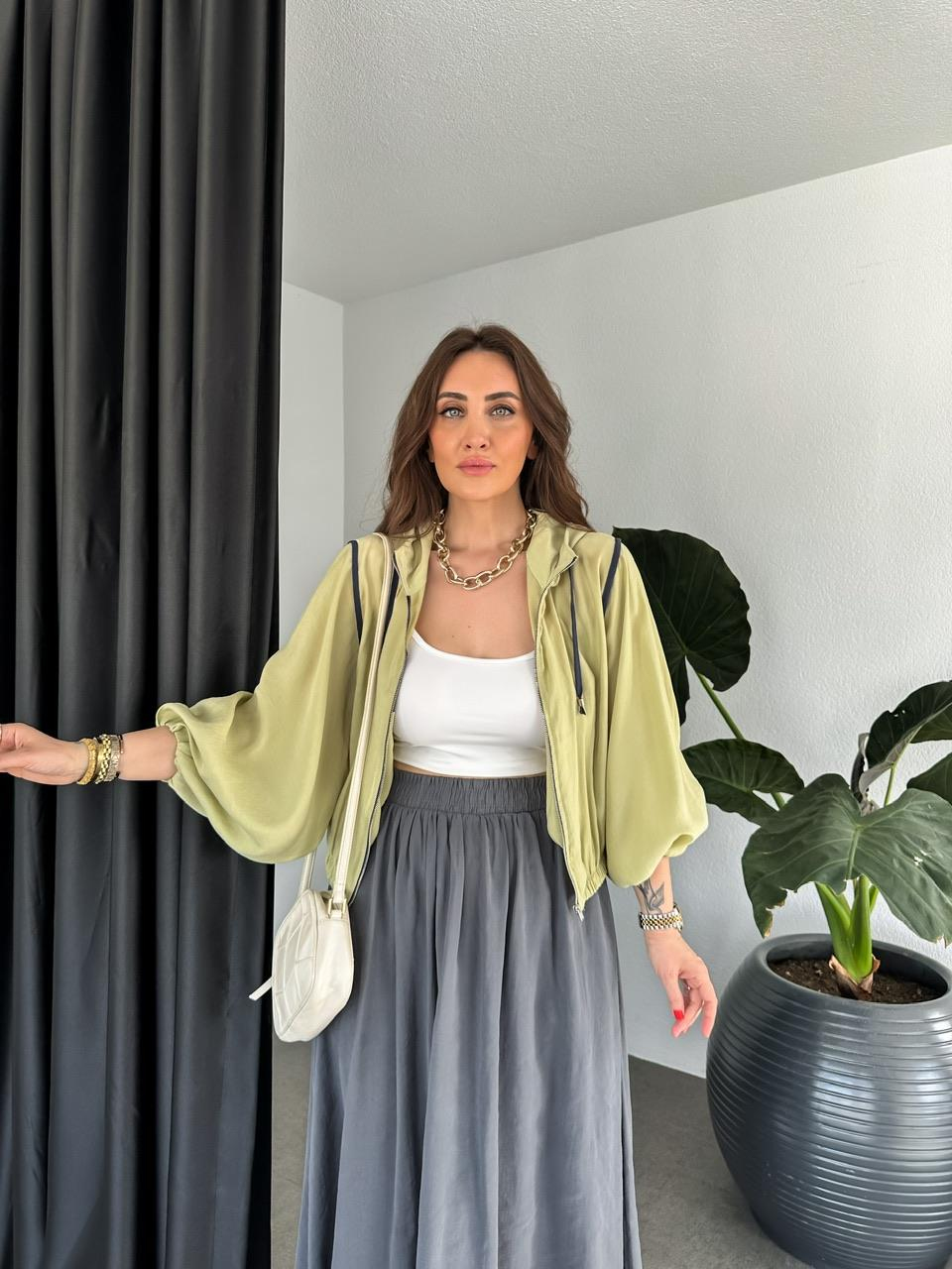 Yeşil Biyeli Kapşonlu Soft Ceket