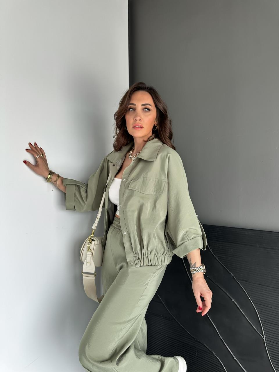 Yeşil Manşet Kollu Çıtçıtlı Takım