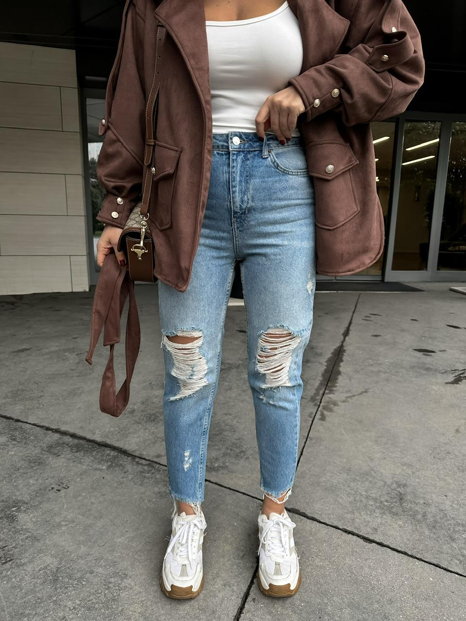 Yırtık Detaylı Mom Fit Jean