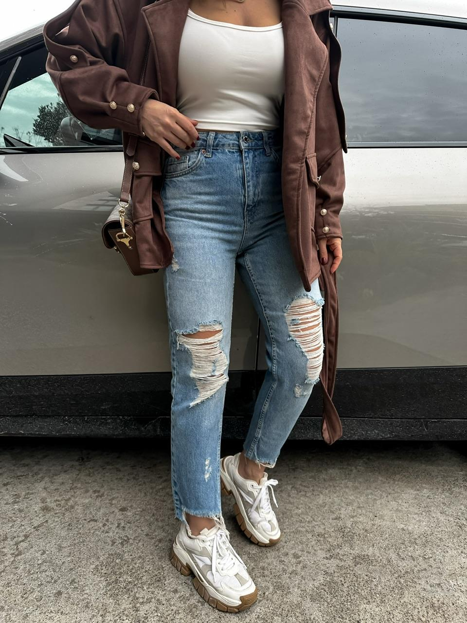 Yırtık Detaylı Mom Fit Jean