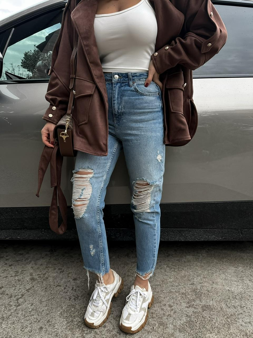 Yırtık Detaylı Mom Fit Jean