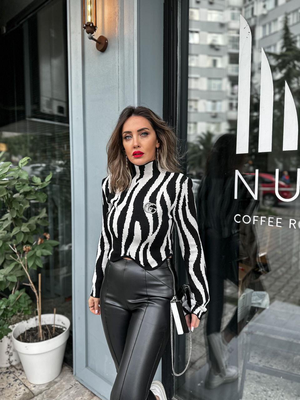Zebra Desenli Bel Detaylı Kazak