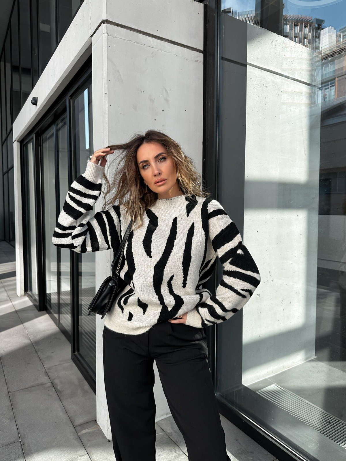 Zebra Desenli Kayık Yaka Kazak