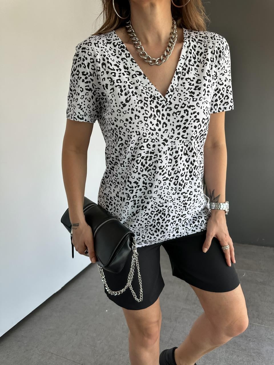 Zebra V Yaka Pamuklu Tshirt