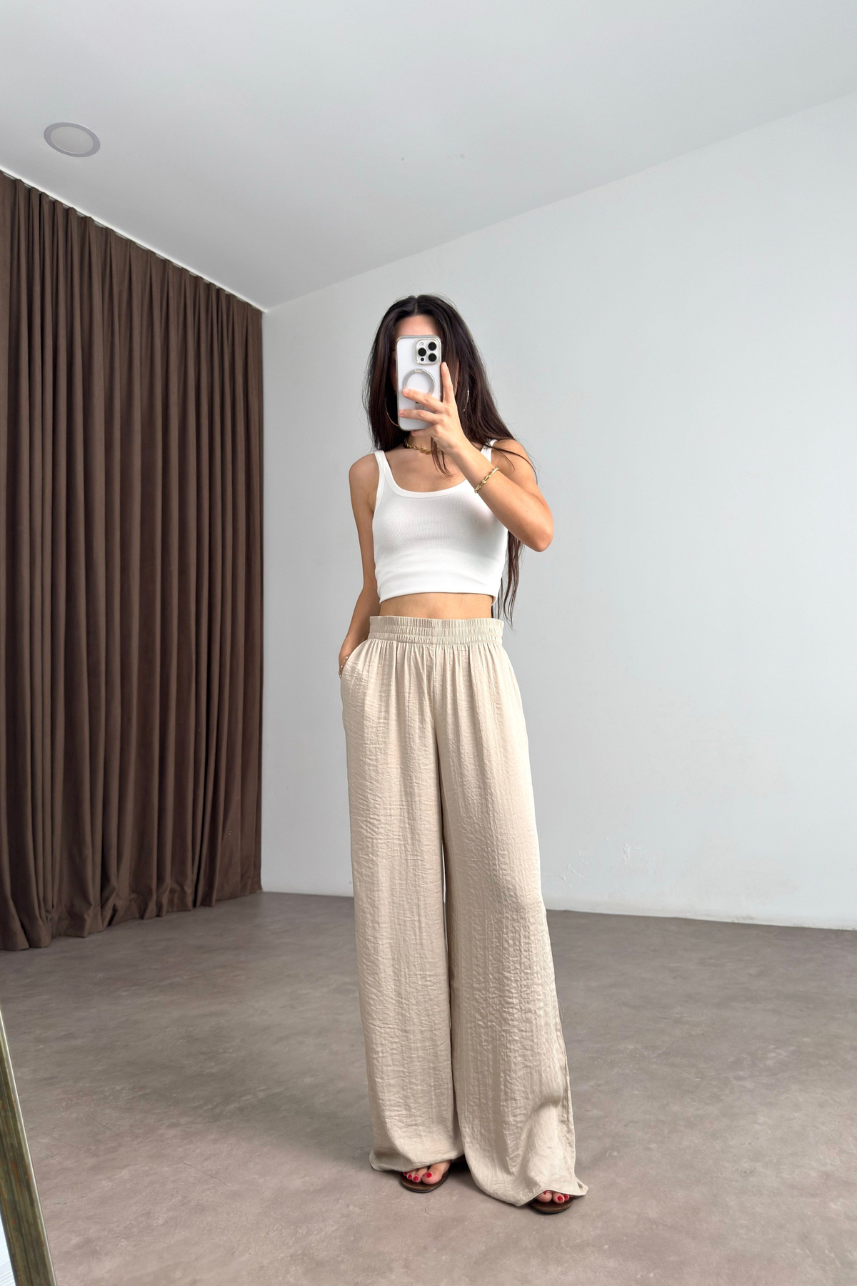 Beli Lastikli Dökümlü Parlak Dokulu Geniş Paça Bej Pantolon