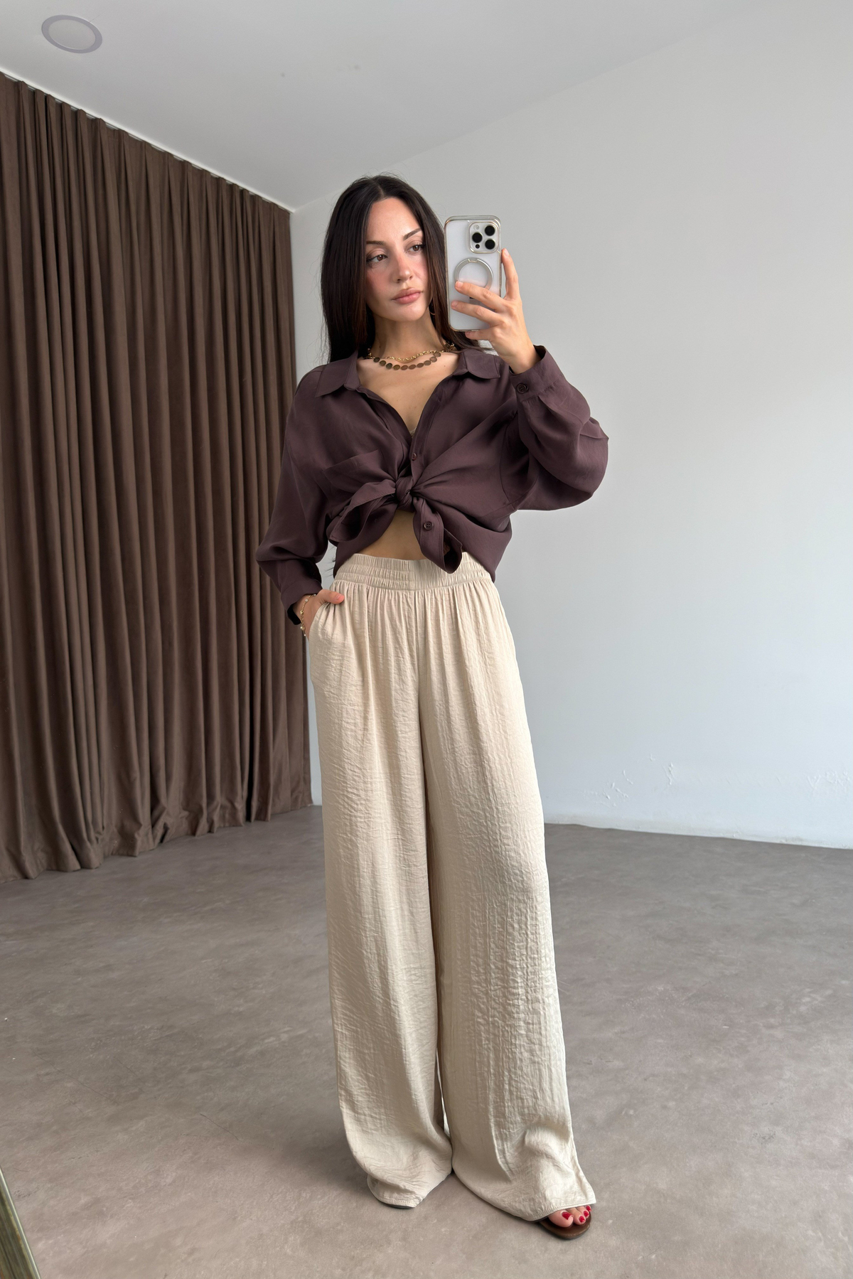 Beli Lastikli Dökümlü Parlak Dokulu Geniş Paça Bej Pantolon