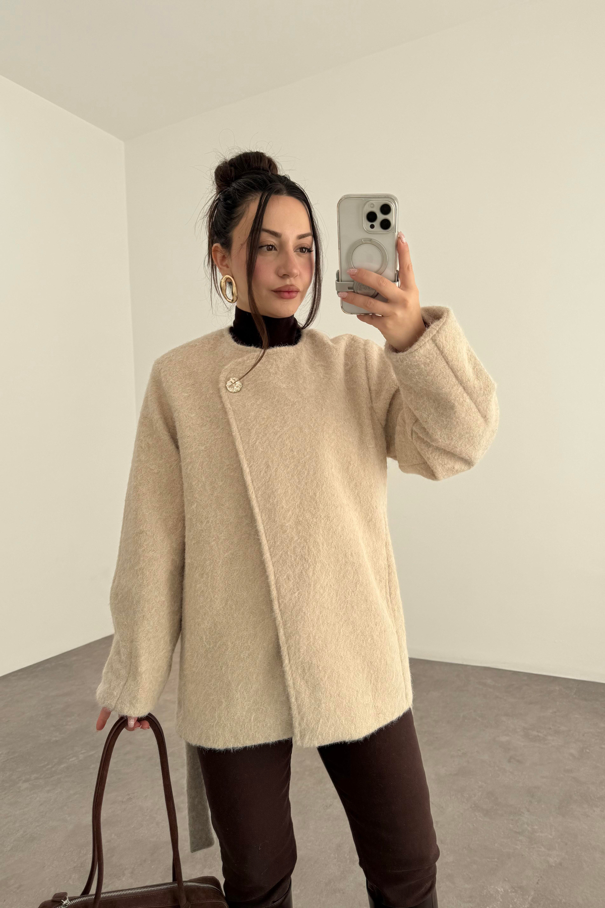 Buklet Kumaş Düğme Detaylı Kuşaklı Ekru Palto