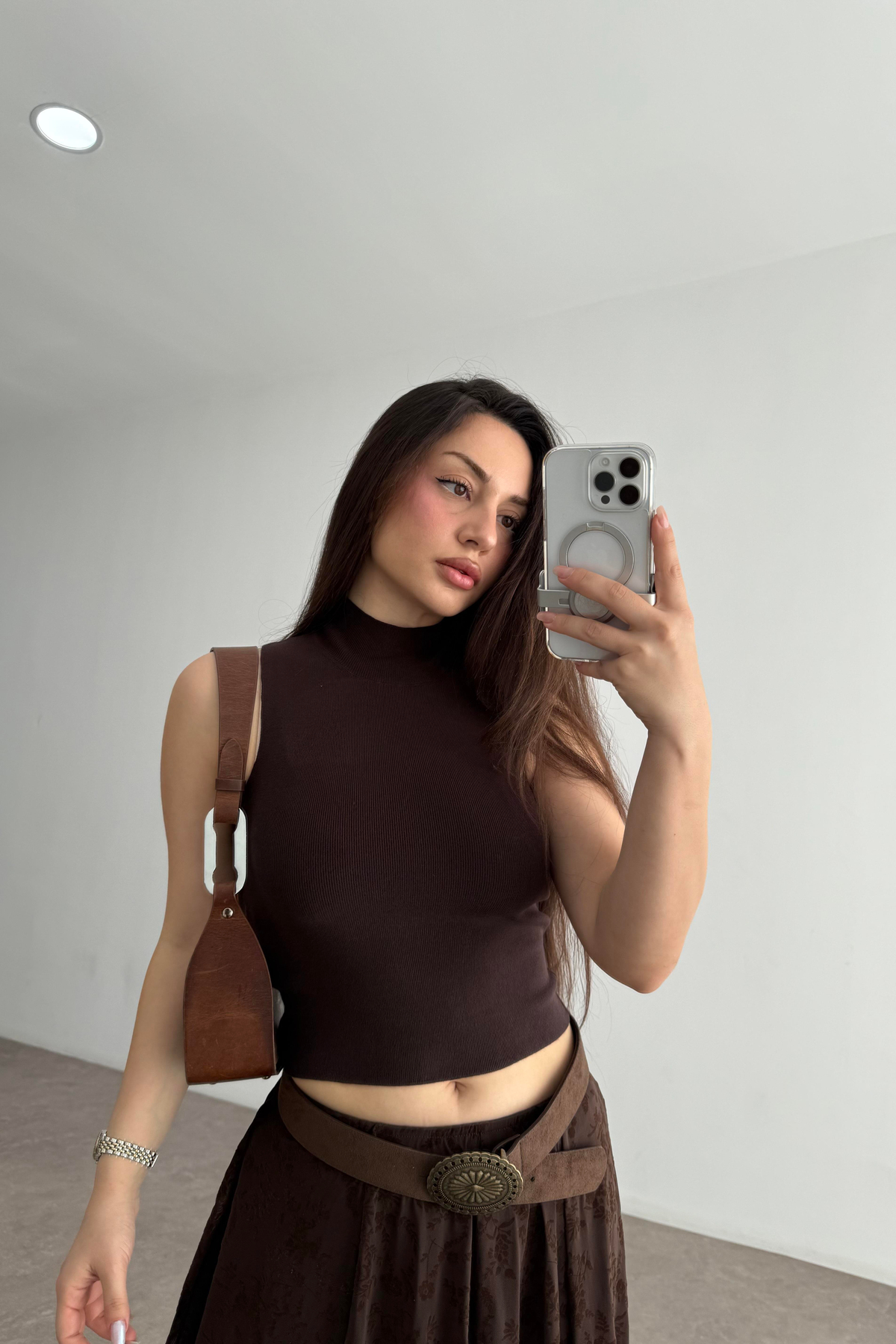 Dik Yakalı Kolsuz Modal Kahve Triko