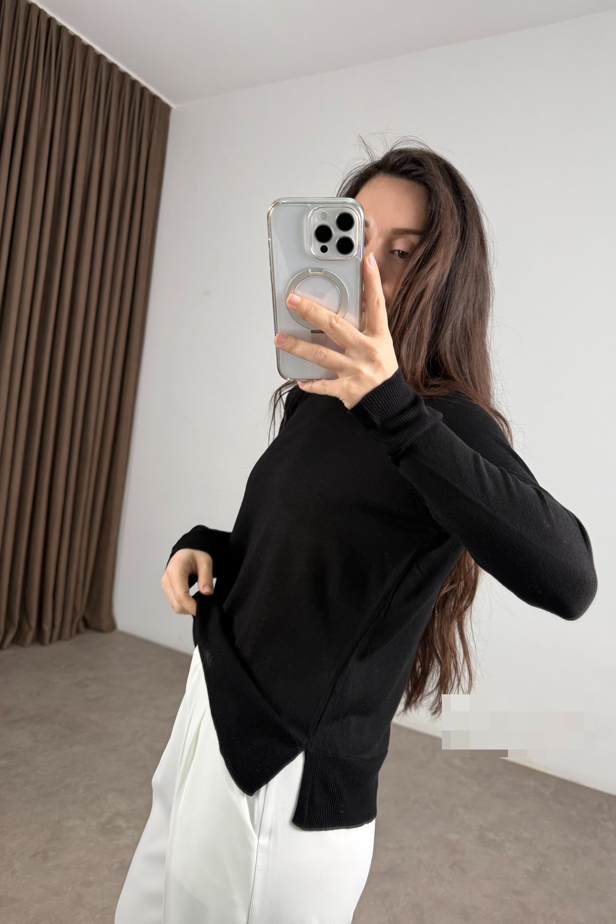 Premium Ribanalı Yırtmaçlı Yuvarlak Yaka Siyah Bluz 