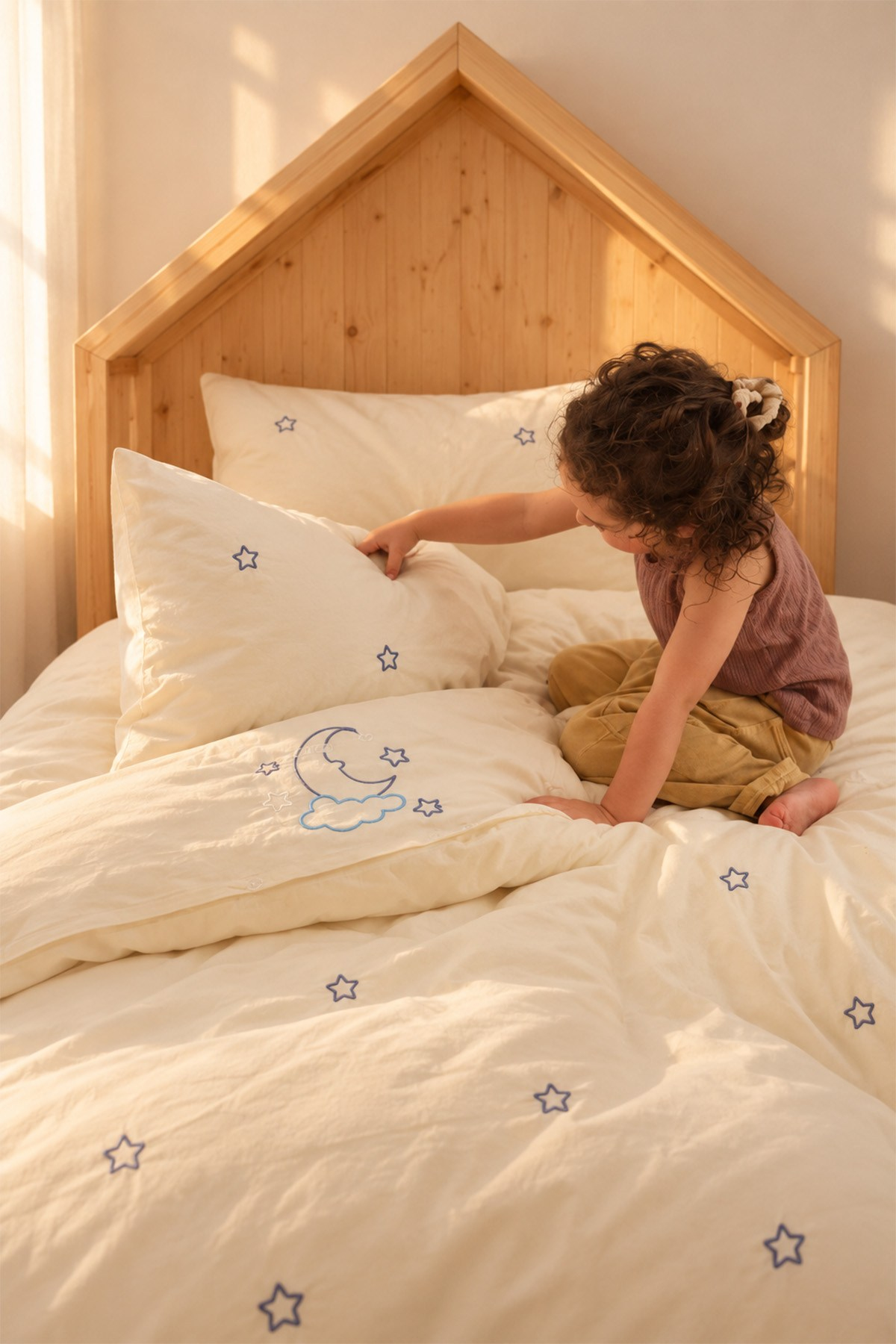 Sleep Garden Esen Bebek Nevresim Takımı Nakışlı %100 Pamuk Mavi Yıldız Desenli Sleep Garden