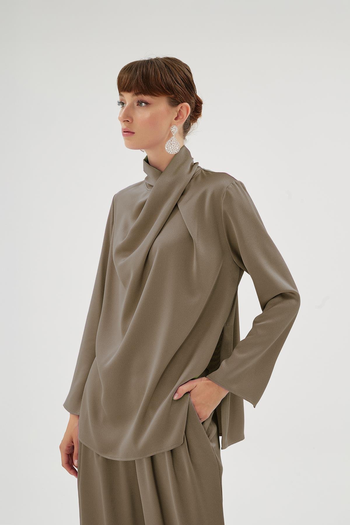 Cristalle Dökümlü Bluz Vizon