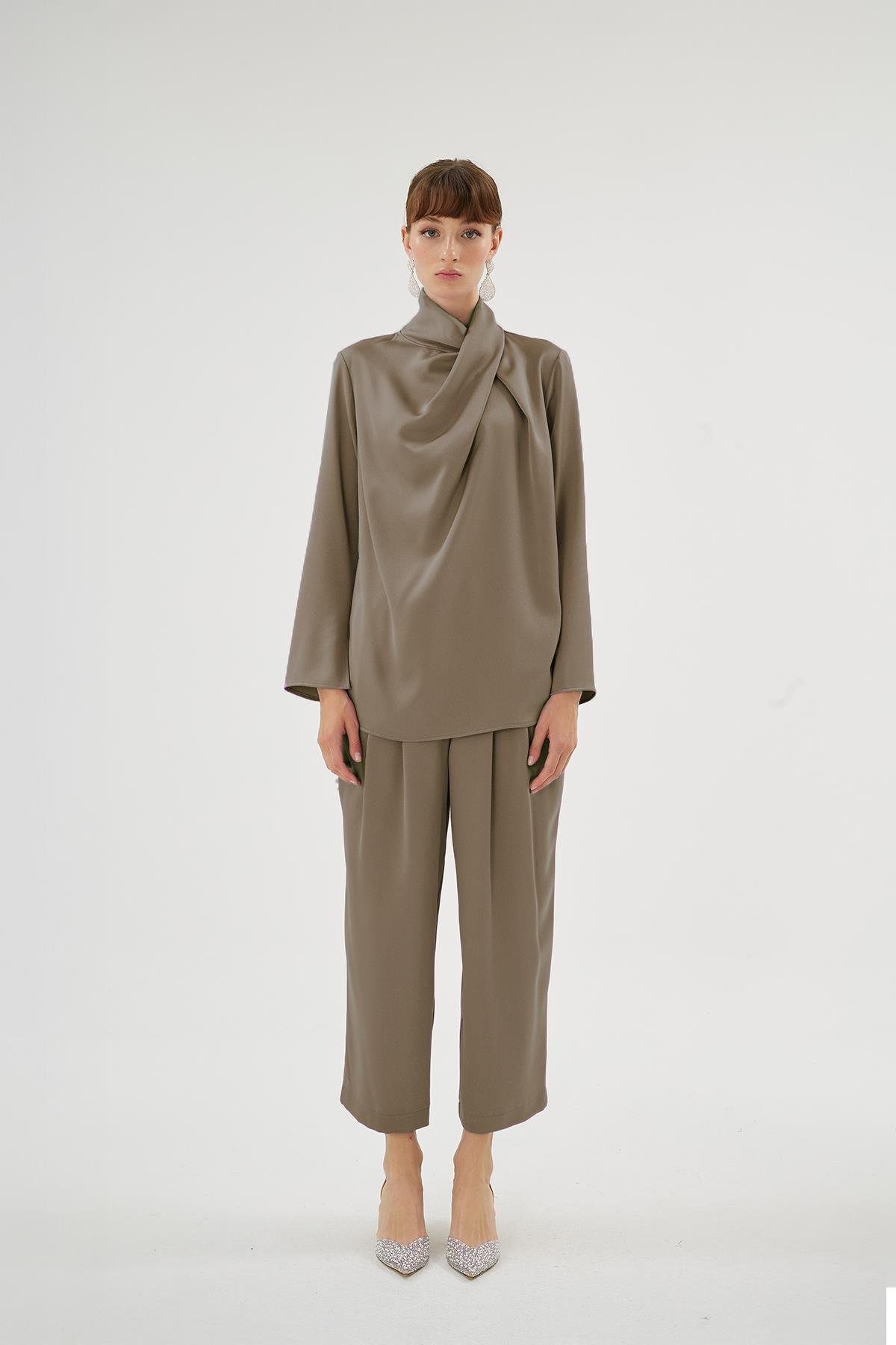 Cristalle Dökümlü Bluz Vizon