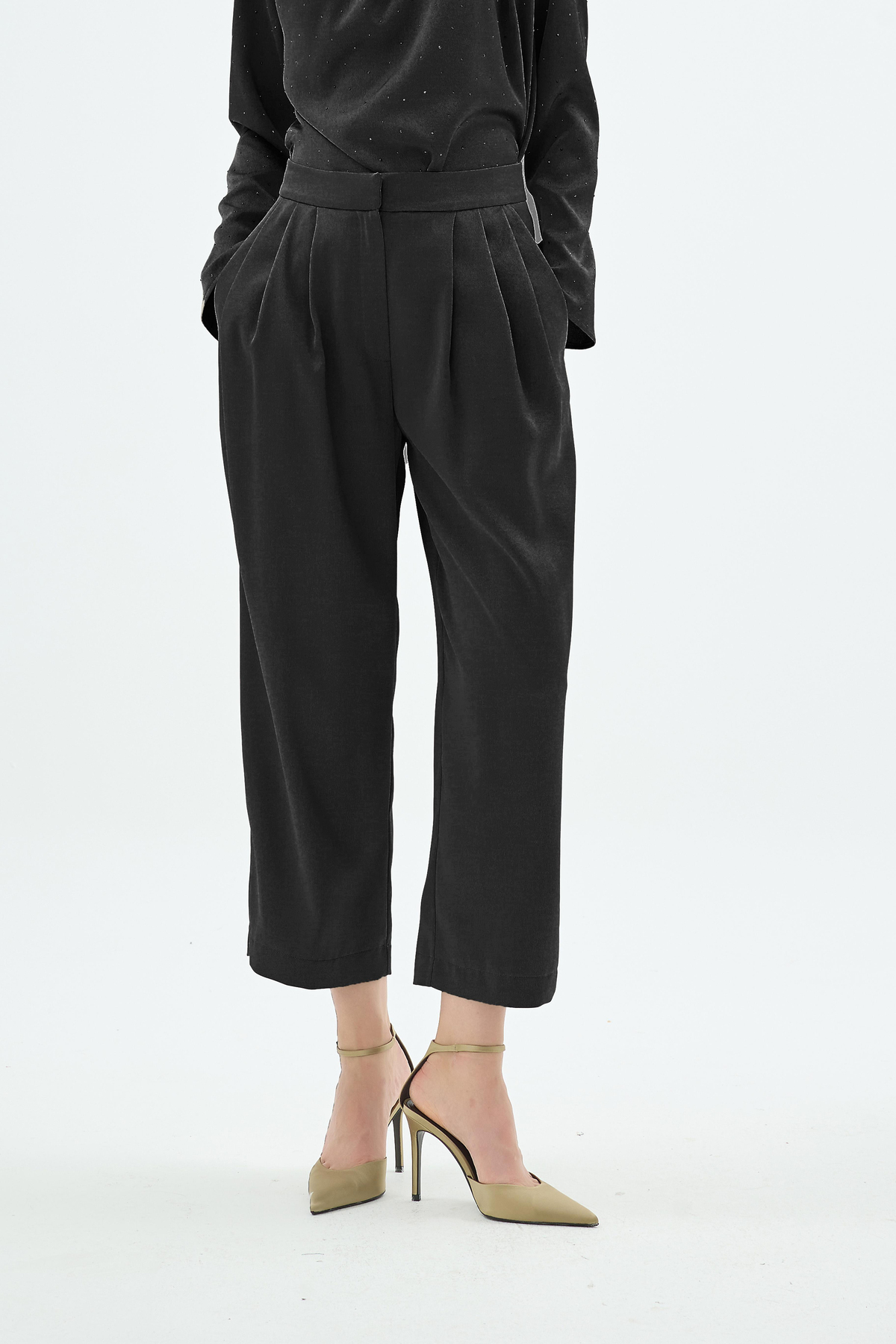 Cristalle Yüksek Bel Pileli Havuç Pantolon Siyah