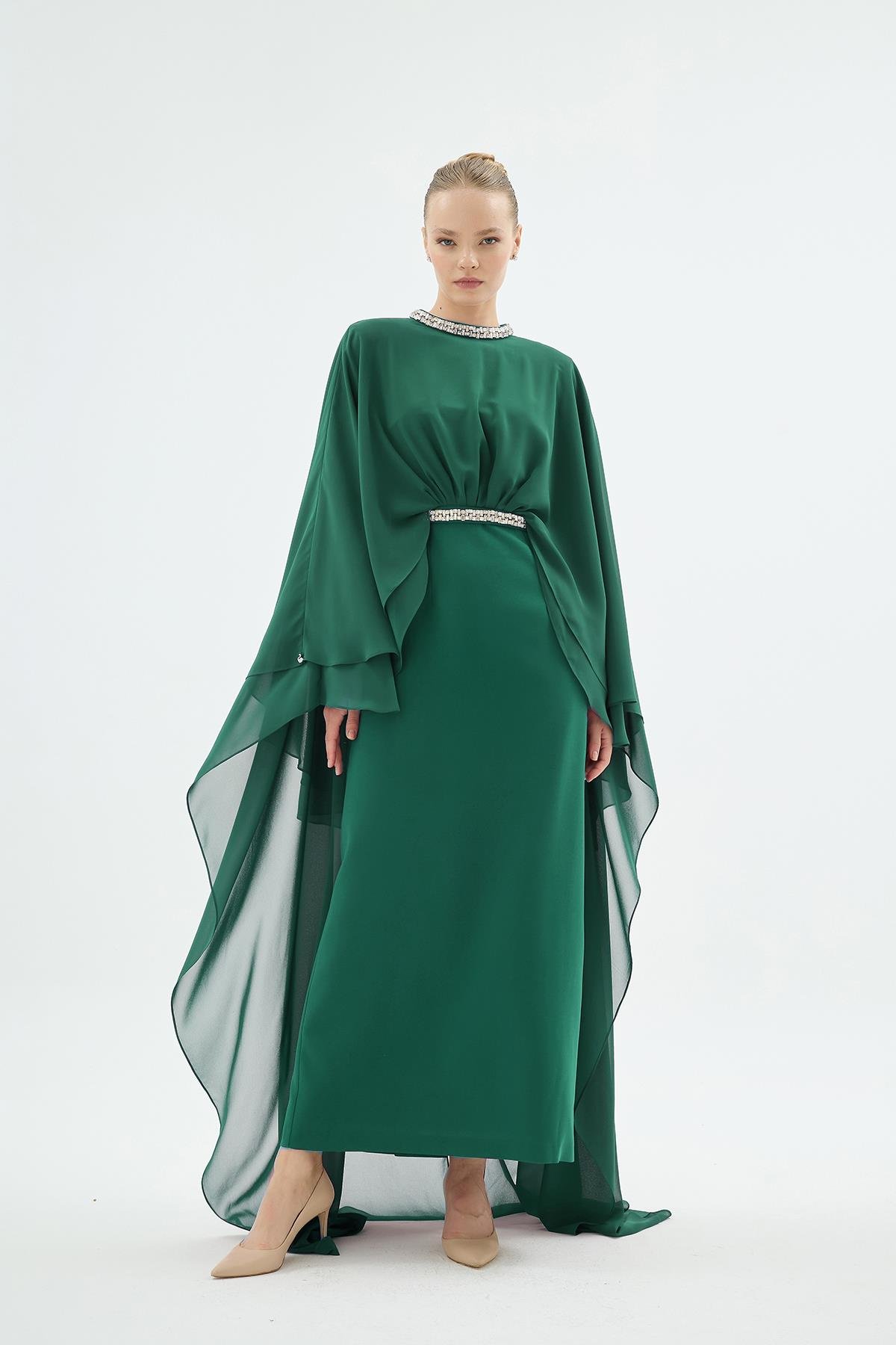 Divina Yaka Ve Kemeri El İşleme Taşli Pelerinli Elbise Zümrüt