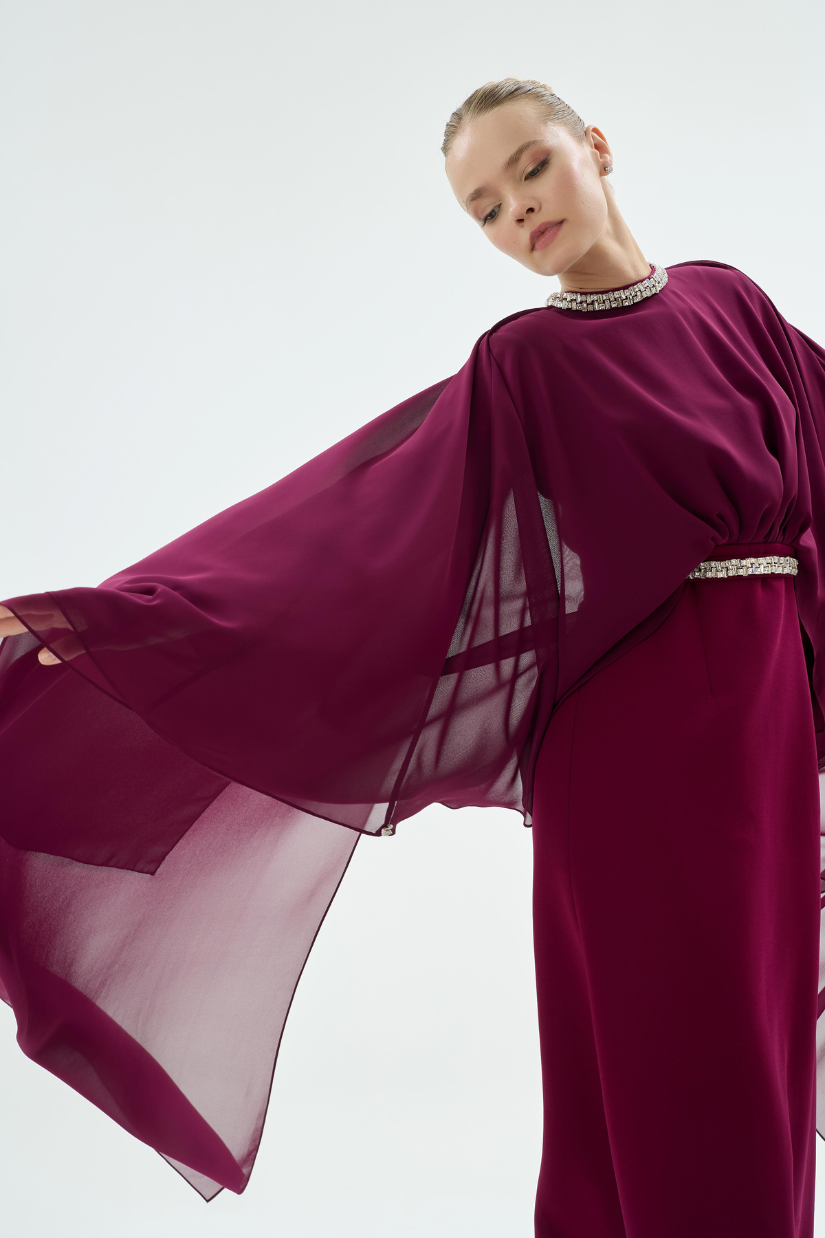 Divina Yaka Ve Kemeri El İşleme Taşli Pelerinli Elbise Bordo