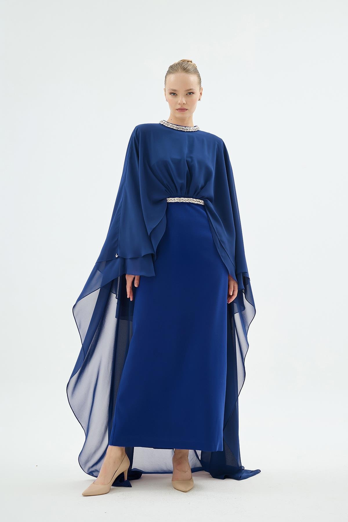 Divina Yaka Ve Kemeri El İşleme Taşli Pelerinli Elbise Saks