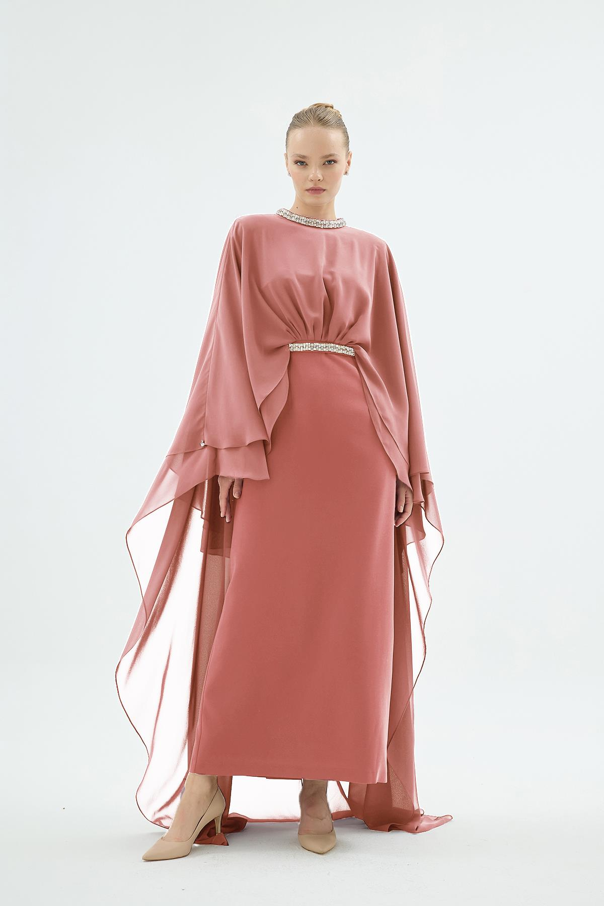 Divina Yaka Ve Kemeri El İşleme Taşli Pelerinli Elbise Somon