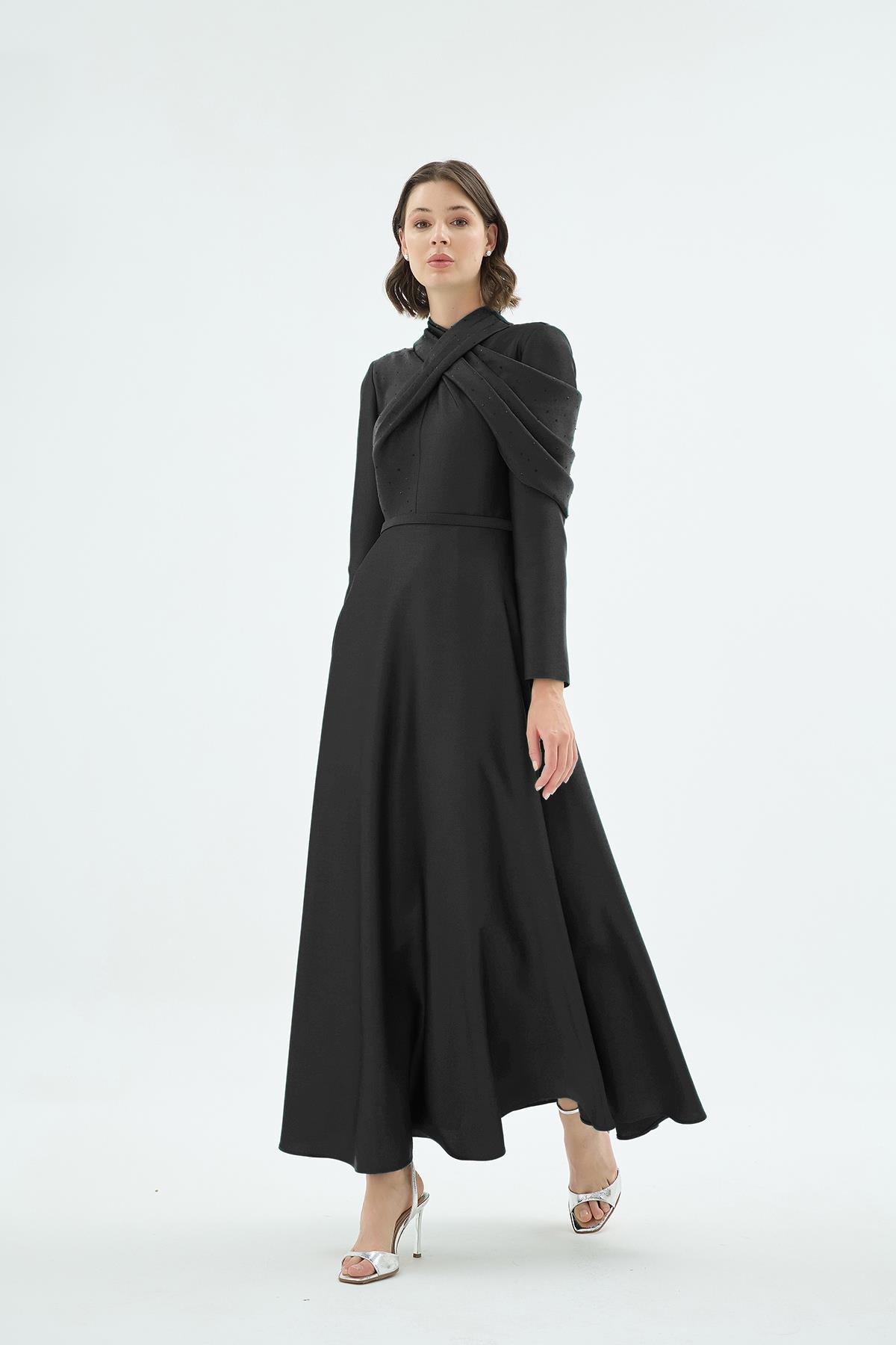 Emerelle Kristal Taşli Çarpaz Omuz Drapeli Elbise Siyah