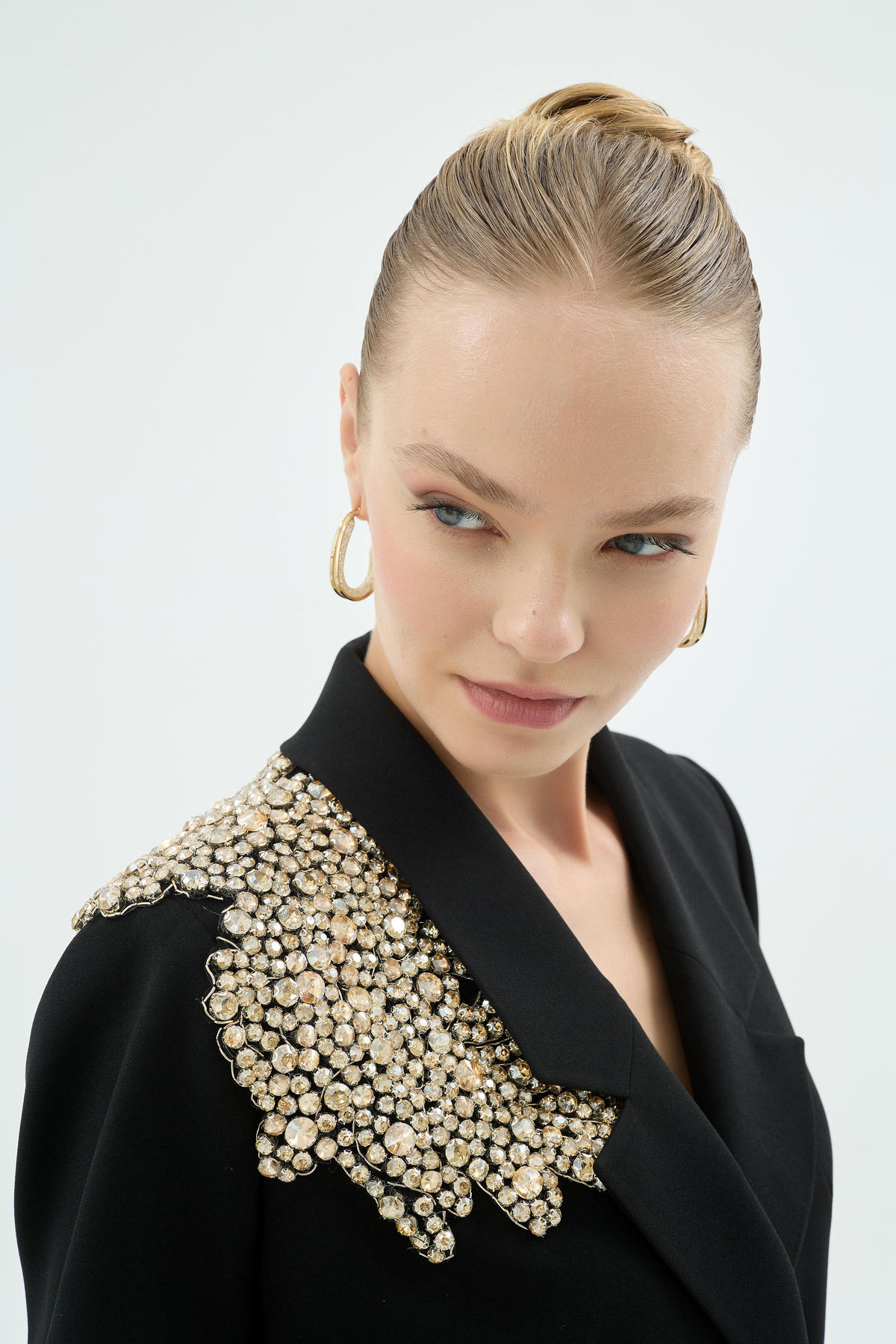 Karla Omuzu El İşleme Detaylı Düğmeli Ceket Siyah